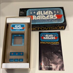 Alien Raiders Microvision Cartridge Full Set – Boxed w/ Original Manual